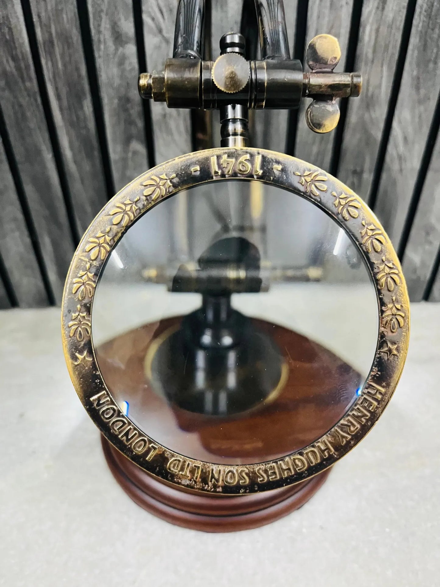 Antique Brass Magnifying Glass with Wooden Base – Adjustable Tabletop Decor
