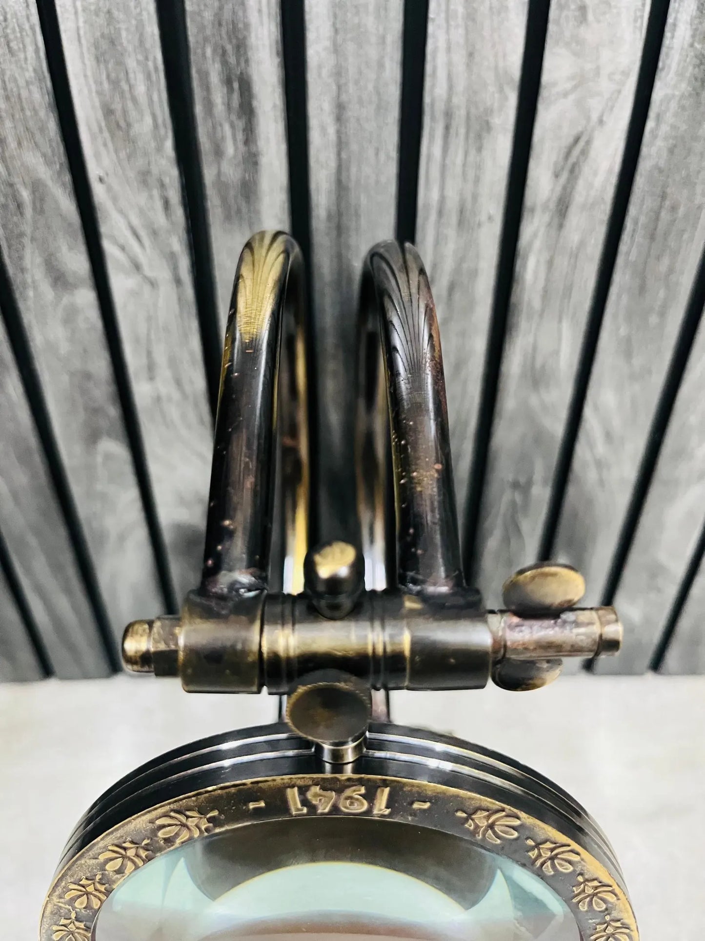 Antique Brass Magnifying Glass with Wooden Base – Adjustable Tabletop Decor