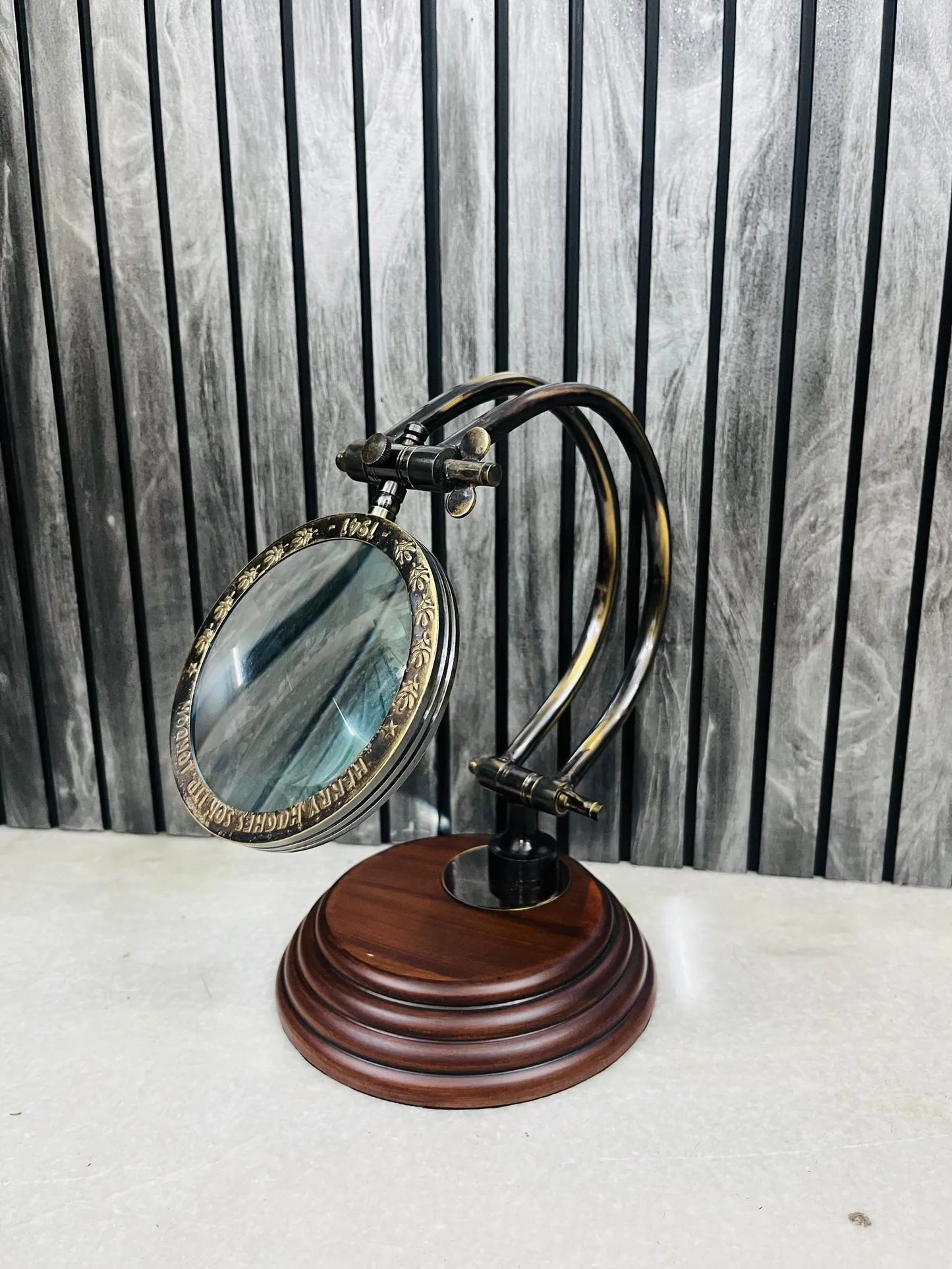 Antique Brass Magnifying Glass with Wooden Base – Adjustable Tabletop Decor