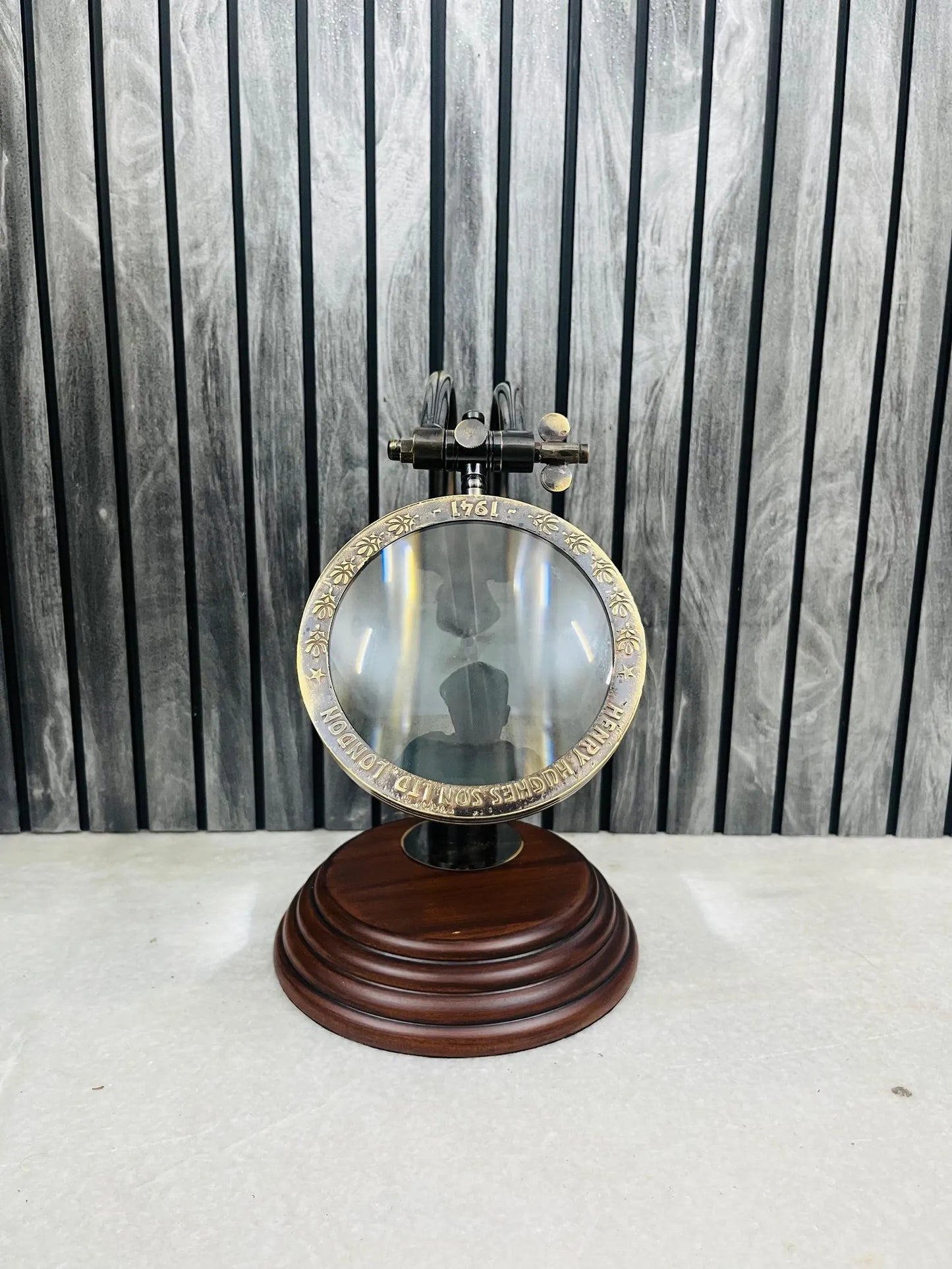 Antique Brass Magnifying Glass with Wooden Base – Adjustable Tabletop Decor
